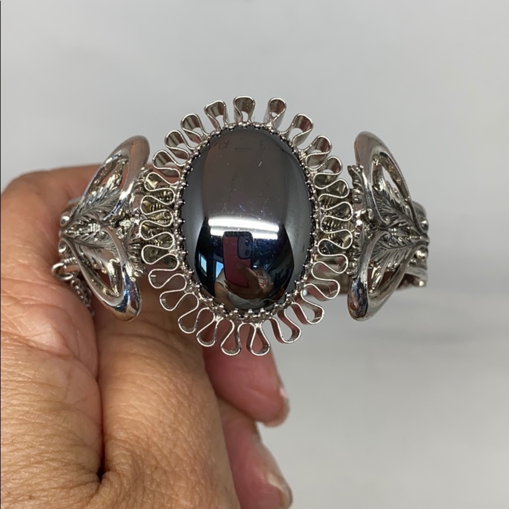 Vintage Whiting & Davis hinged bangle bracelet